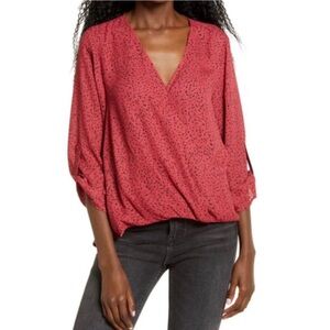 All in Favor Twist Hem Top Rose and Black spots Size Medium